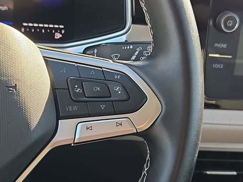 Used 2025 Volkswagen Taos SE image 18