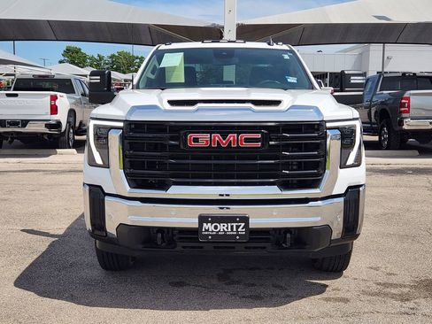 Used 2025 GMC Sierra 2500 Pro w/ 1SA Pro Safety Plus Package AWD/4WD image 2