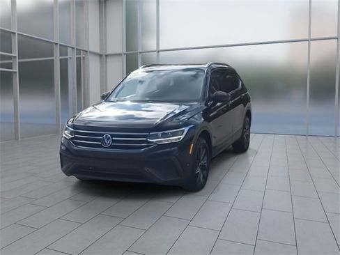 Used 2022 Volkswagen Tiguan SE image 3