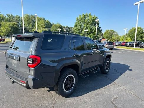 Used 2025 Toyota 4Runner SR5 AWD/4WD image 7