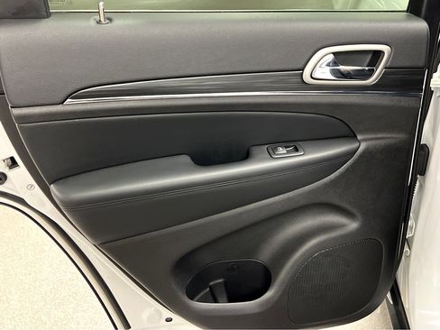 Used 2021 Jeep Grand Cherokee Limited w/ Premium Lighting Group image 18