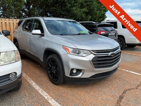 Used 2019 Chevrolet Traverse LT FWD image 1