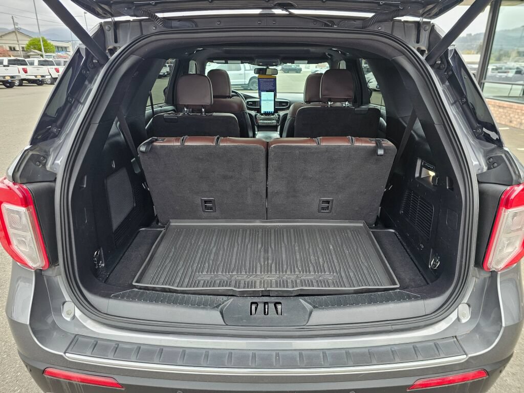Used 2021 Ford Explorer Platinum w/ Equipment Group 601A AWD/4WD image 8