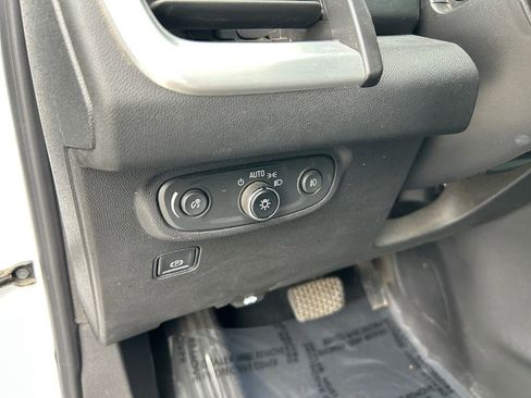 Used 2023 GMC Terrain SLT image 21