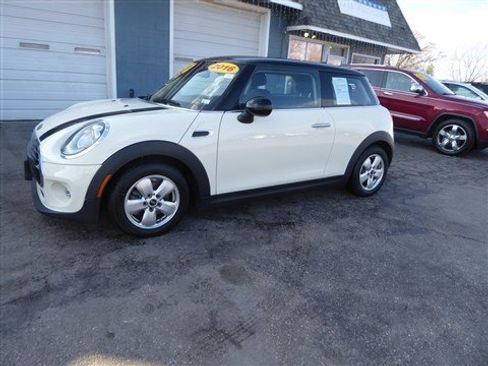 Used 2016 MINI Cooper 2-Door Hardtop image 3