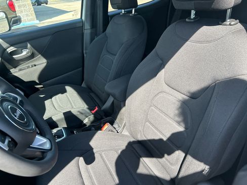 Used 2021 Jeep Renegade Latitude image 12