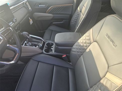 New 2026 GMC Canyon Denali image 19