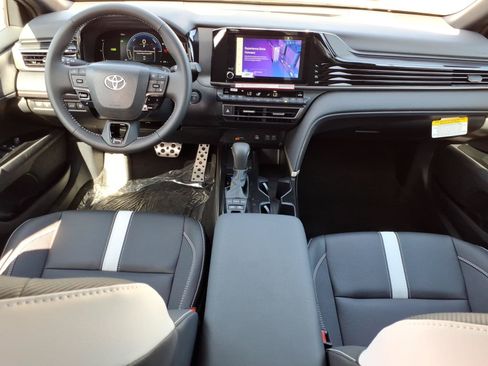 Used 2026 Toyota Camry SE FWD image 16