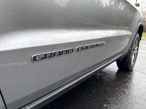 Used 2021 Jeep Grand Cherokee Limited AWD/4WD image 29
