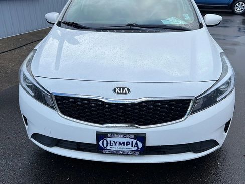 Used 2017 Kia Forte LX image 2