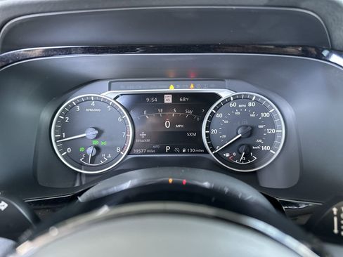 Used 2023 Nissan Pathfinder SL AWD/4WD image 11