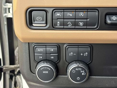 Used 2023 Chevrolet Tahoe Premier AWD/4WD image 25