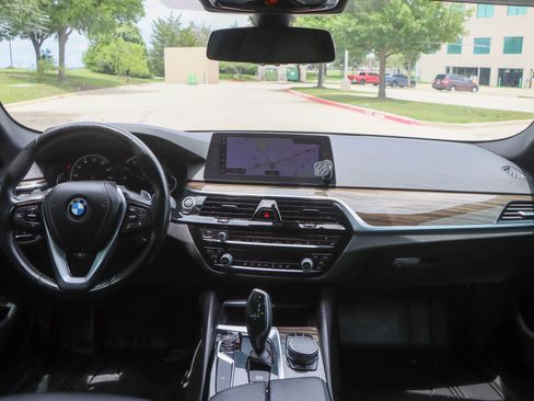 Used 2018 BMW 530i xDrive AWD/4WD image 26