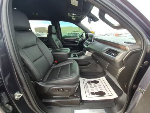 Used 2022 Chevrolet Suburban LT image 16