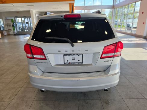 Used 2011 Dodge Journey Crew FWD image 9
