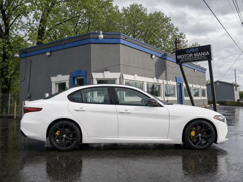 Used 2020 Alfa Romeo Giulia RWD image 4