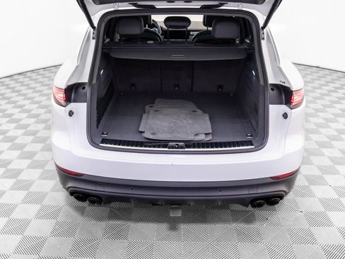Certified 2022 Porsche Cayenne Platinum Edition image 34