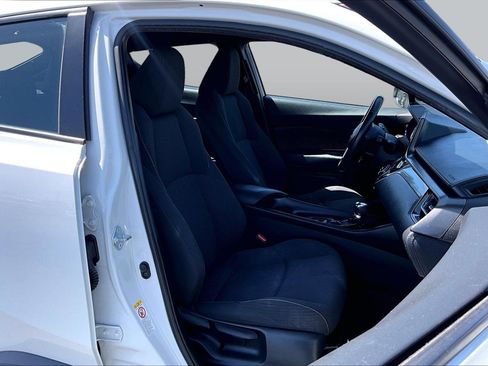 Used 2018 Toyota C-HR XLE FWD image 6