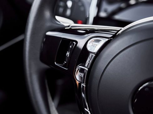 Used 2018 Rolls-Royce Dawn RWD image 49