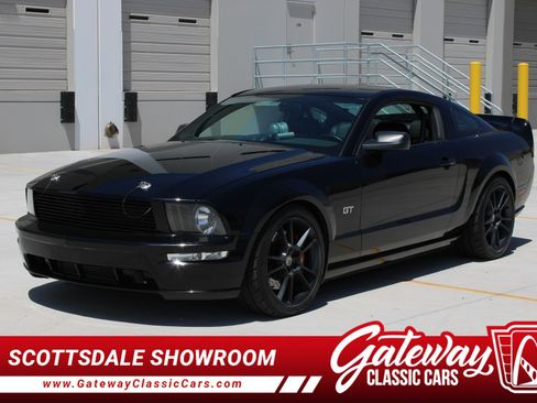 Used 2005 Ford Mustang GT image 1