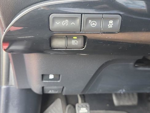 Used 2018 Toyota Prius Two w/ Prius Two Safety Plus Package FWD image 18