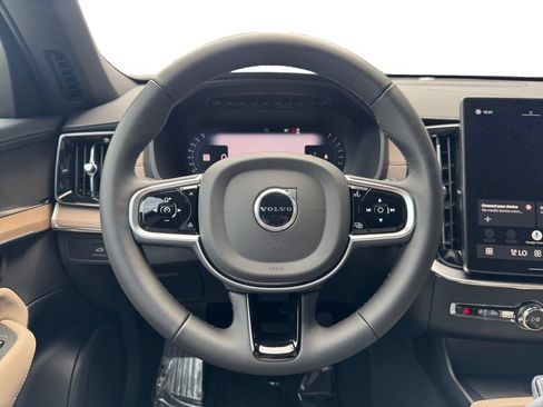 Certified 2025 Volvo XC90 B5 Core AWD/4WD image 16