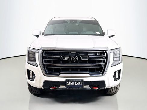 Used 2024 GMC Yukon AT4 w/ Technology Package image 2