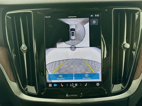 Used 2025 Volvo V60 B5 Cross Country Plus image 23