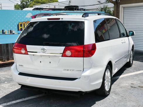 Used 2010 Toyota Sienna XLE Limited w/ XLE Limited Pkg 2 FWD image 24