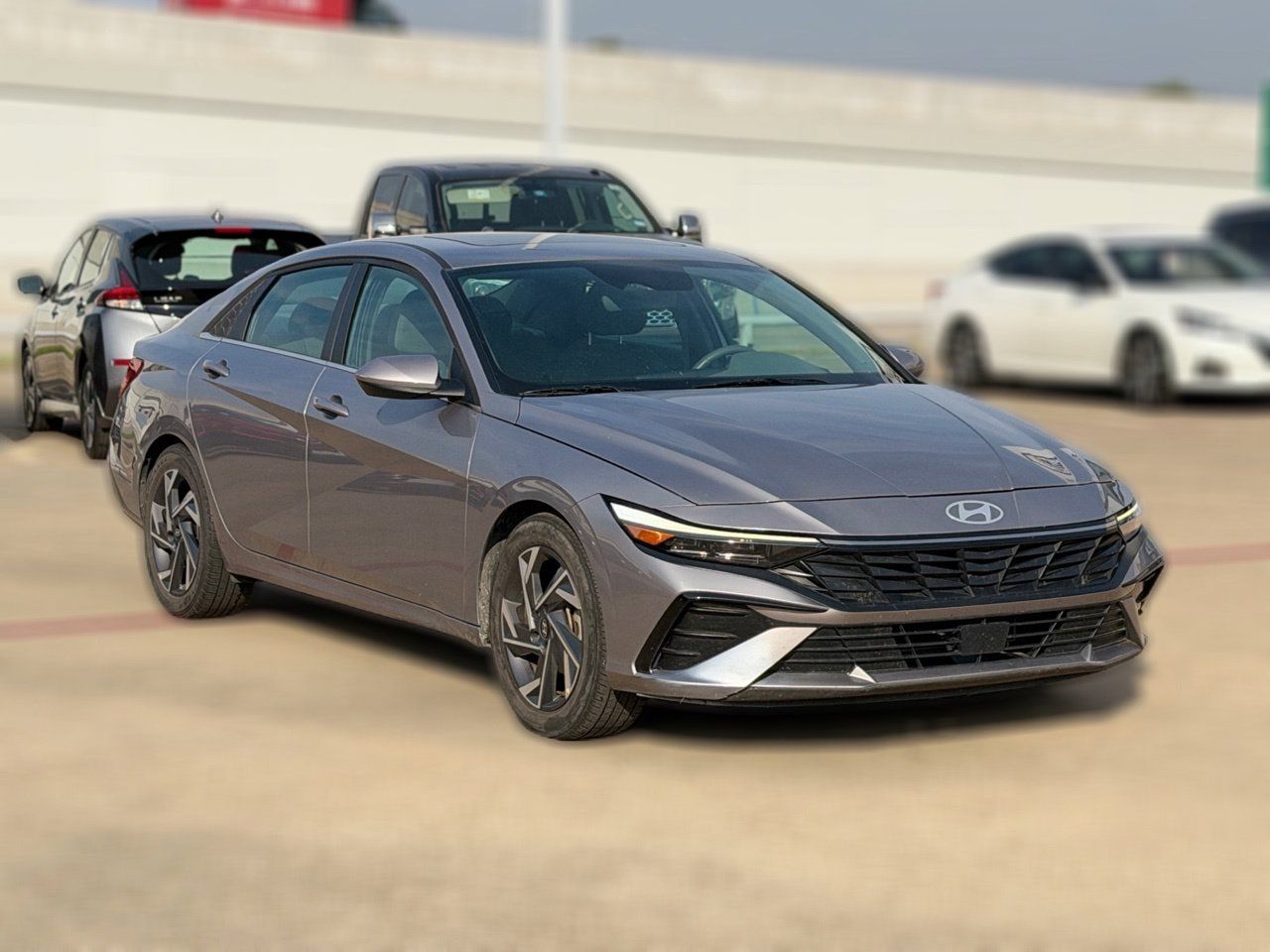 Used 2025 Hyundai Elantra SEL FWD image 5