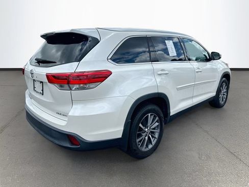 Used 2019 Toyota Highlander XLE AWD/4WD image 29