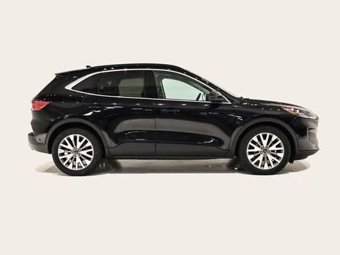 Used 2021 Ford Escape Titanium image 4