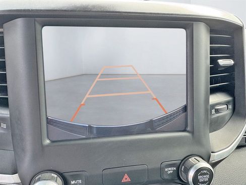 Used 2022 RAM 1500 Big Horn AWD/4WD image 18