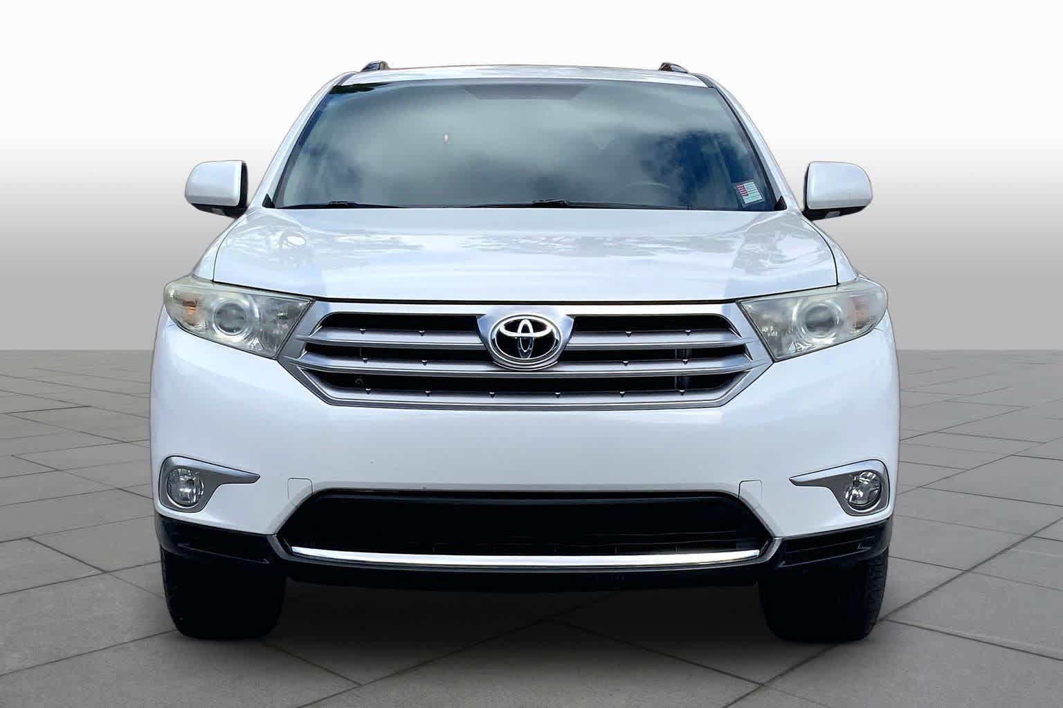 Used 2012 Toyota Highlander Limited w/ Tow Pkg FWD image 4