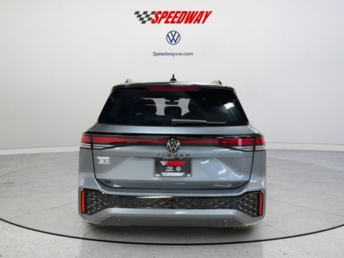 New 2025 Volkswagen Tiguan SE R-Line image 6