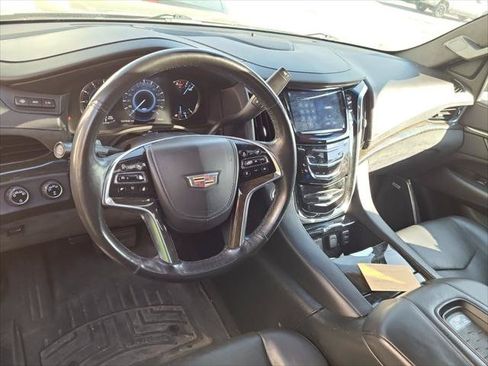 Used 2017 Cadillac Escalade ESV Platinum AWD/4WD image 12