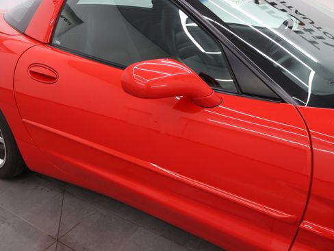 Used 2004 Chevrolet Corvette Coupe w/ Preferred Equipment Group RWD image 20