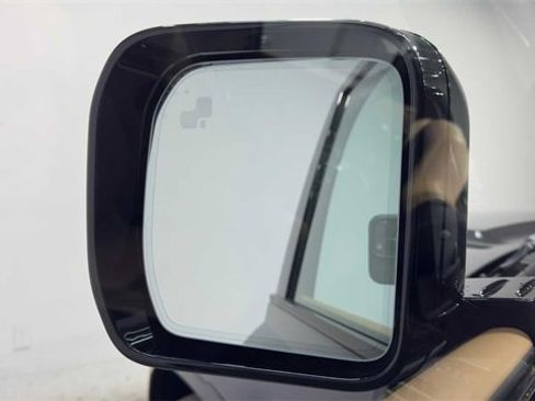 Used 2025 Land Rover Defender 110 V8 image 11