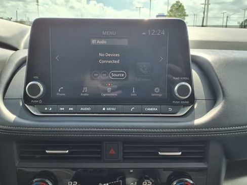 Used 2025 Nissan Rogue SV image 23