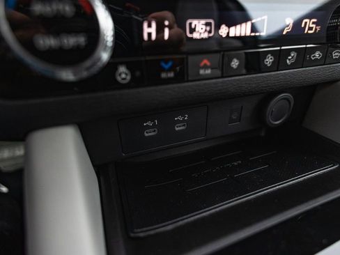 New 2025 Mitsubishi Outlander AWD image 16