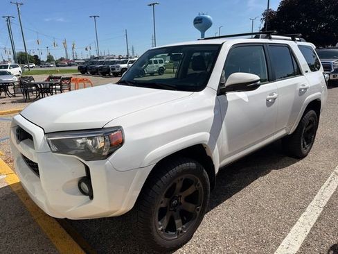 Used 2019 Toyota 4Runner SR5 Premium AWD/4WD image 3