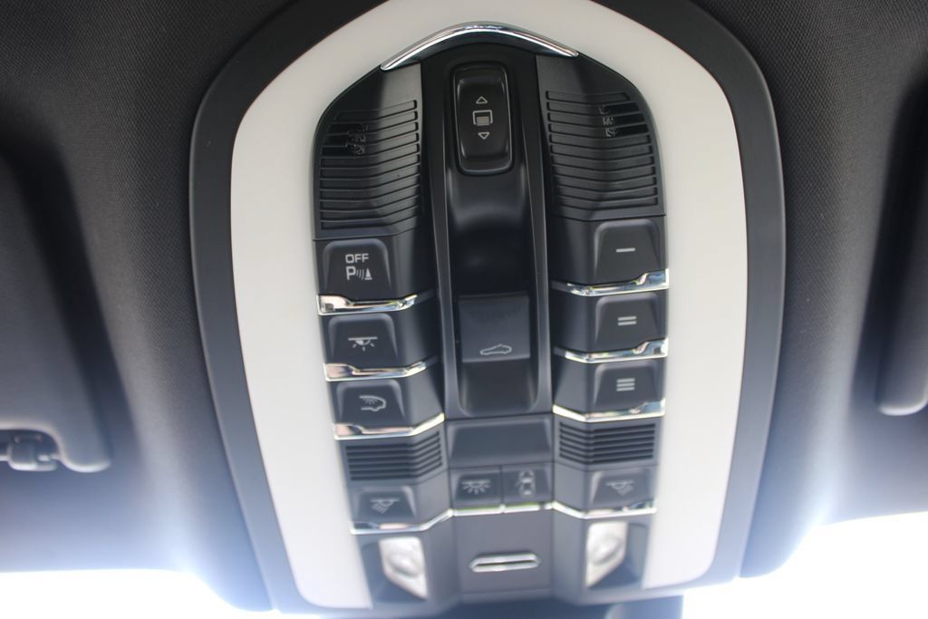Used 2018 Porsche Macan S AWD/4WD image 60
