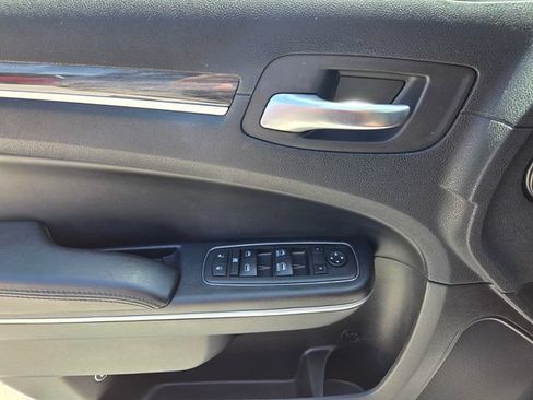Used 2015 Chrysler 300 Limited RWD image 19