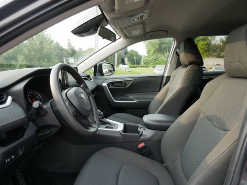Used 2022 Toyota RAV4 LE AWD/4WD image 9
