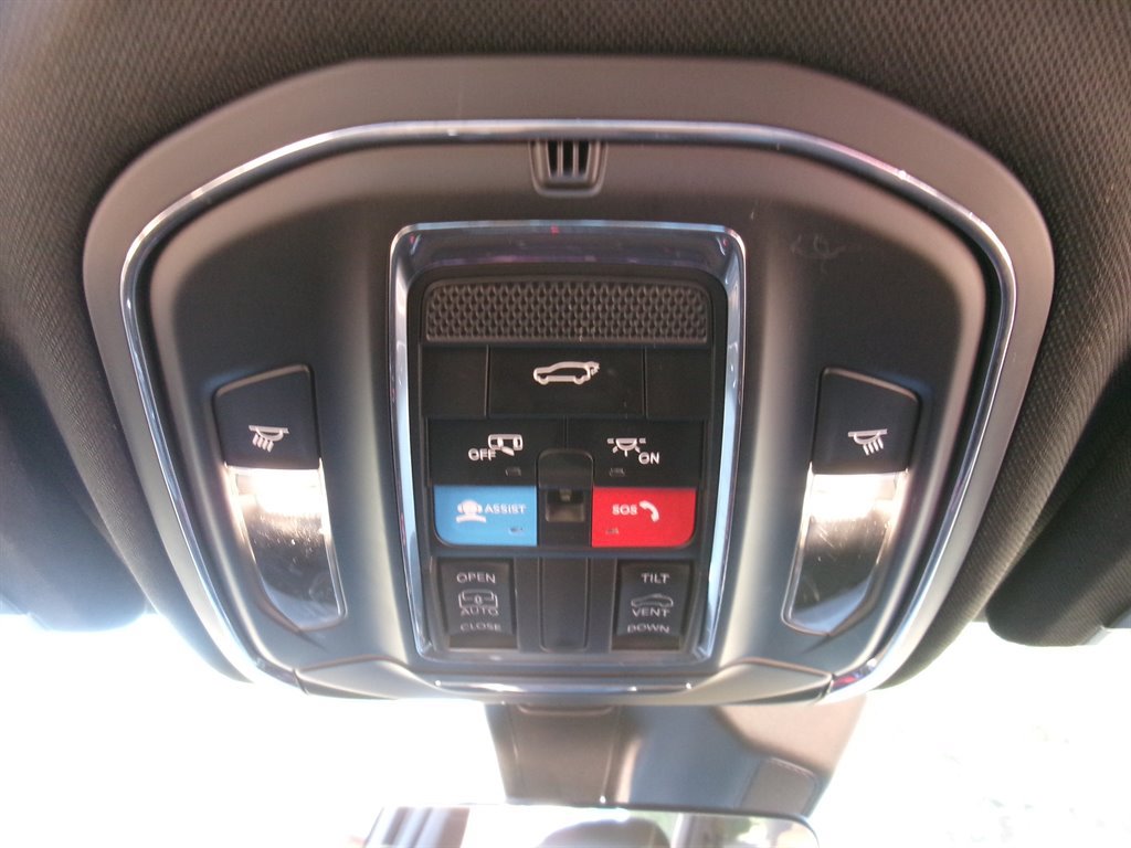 Used 2025 Jeep Grand Cherokee Altitude AWD/4WD image 20