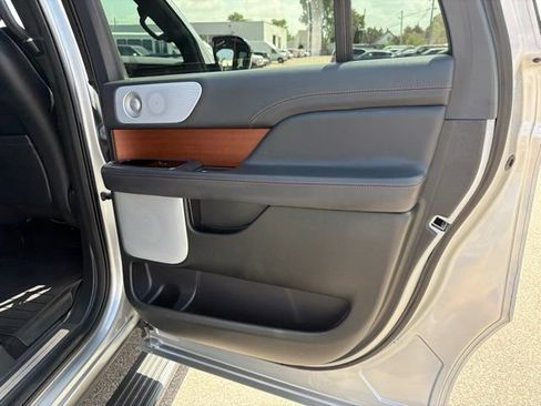 Used 2024 Lincoln Navigator L Black Label AWD/4WD image 27