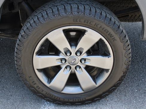 Used 2014 Ford F150 FX4 w/ Equipment Group 402A Luxury AWD/4WD image 11