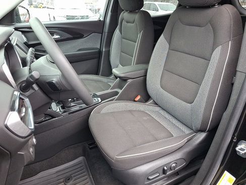 Used 2022 Chevrolet TrailBlazer LT w/ Driver Confidence Package image 13