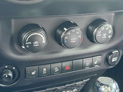 Used 2014 Jeep Wrangler Unlimited Rubicon AWD/4WD image 28