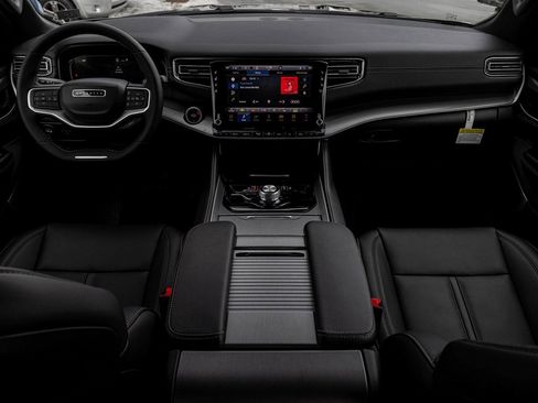 New 2025 Jeep Wagoneer Base image 34